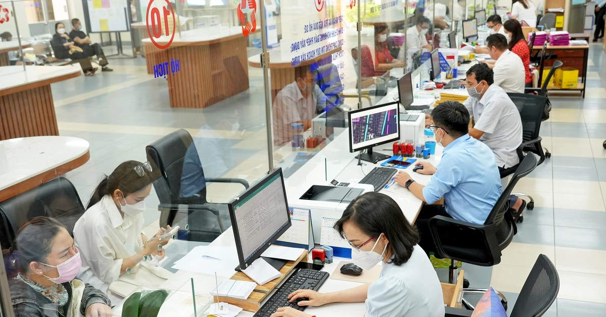 Công chức sẽ bị đình chỉ công tác trong những trường hợp nào?