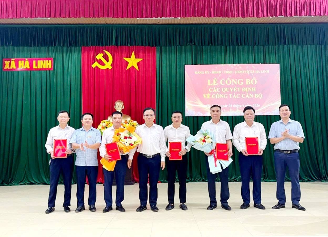 Hà Linh công bố các Quyết định về công tác cán bộ