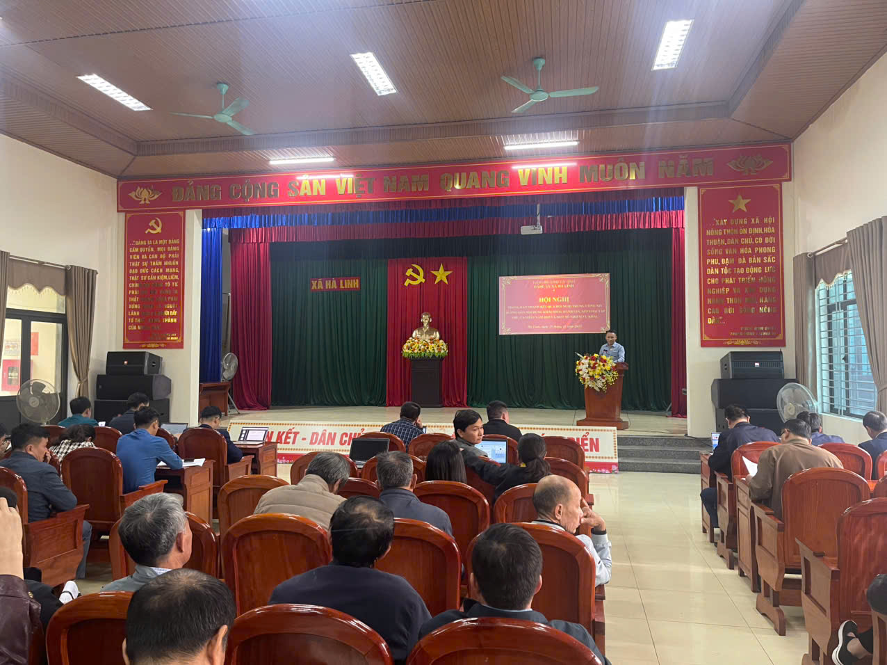 Đảng ủy xã Hà Linh tổ chức hội nghị thông báo nhanh kết quả hội nghị Trung ương xiv (khóa XII); Hướng dẫn nội dung kiểm điểm, đánh giá, xếp loại tập thể, cá nhân năm 2025 và một số nhiệm vụ khác