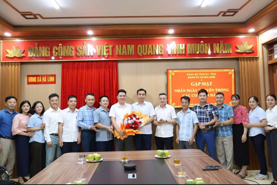 Đảng ủy xã Hà Linh gặp mặt kỷ niệm ngày truyền thống của các cơ quan Đảng
