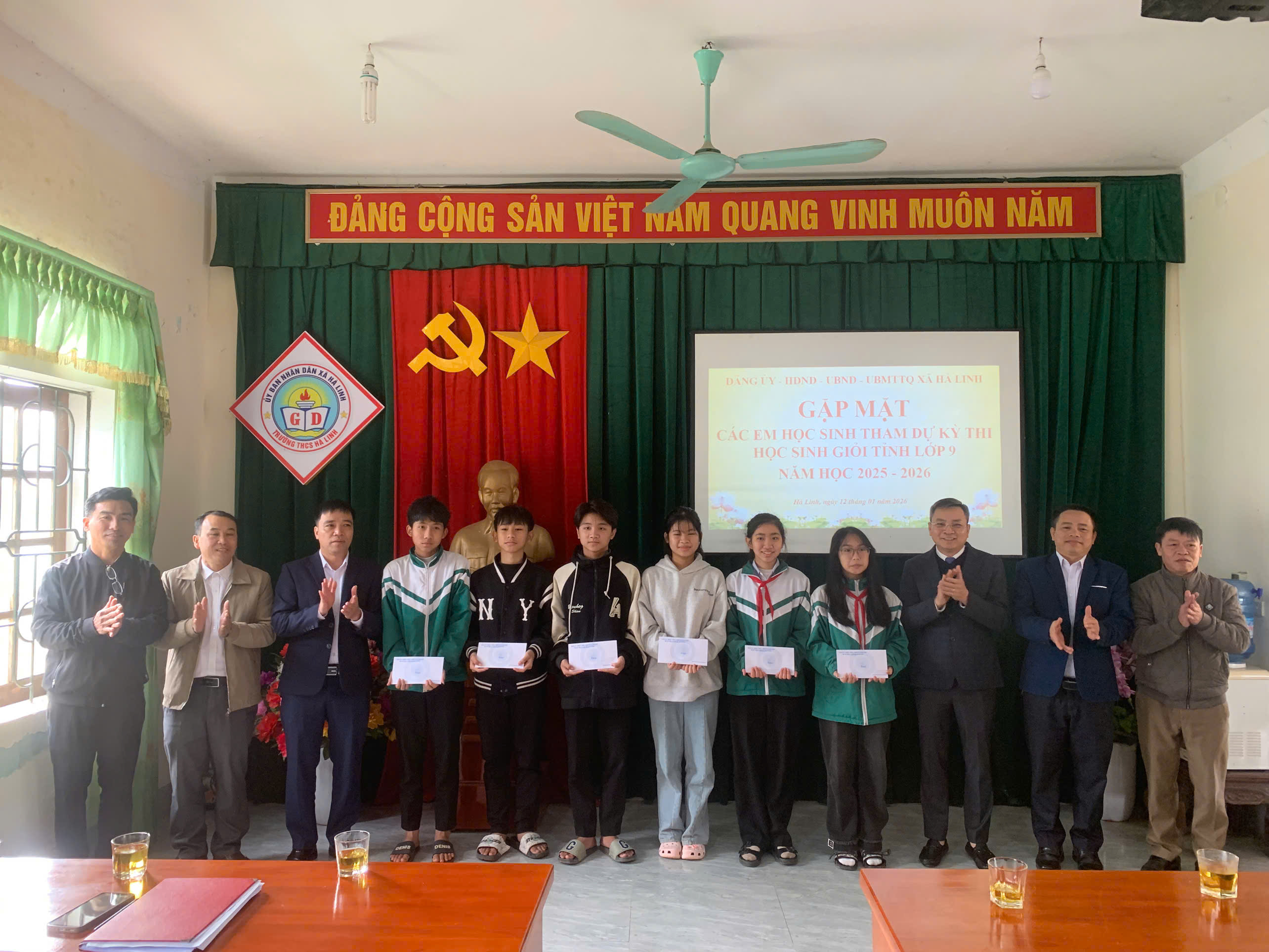Lãnh đạo xã Hà Linh gặp mặt đội tuyển tham dự Kỳ thi học sinh giỏi tỉnh lớp 9, năm học 2025 - 2026